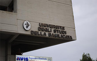 意大利巴西利卡塔大学
